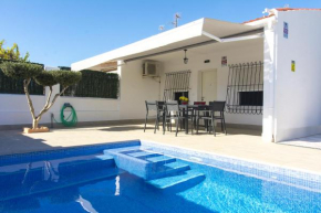 CASA SOLEADA. Intimidad, piscina y mucho sol.
